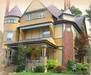   Queen: A Victorian Bed & Breakfast